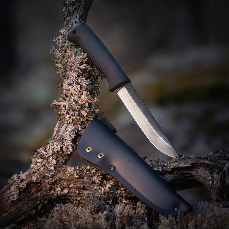 M95 naku, nahkatuppi, Peltonen Knives Sissipuukko