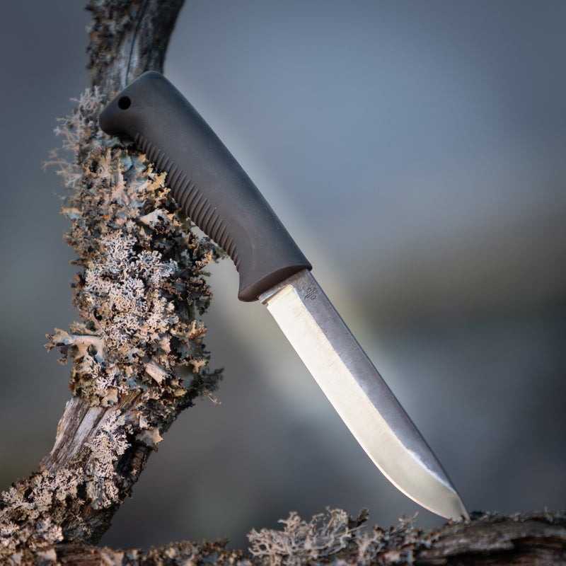 M95 naku, nahkatuppi, Peltonen Knives Sissipuukko